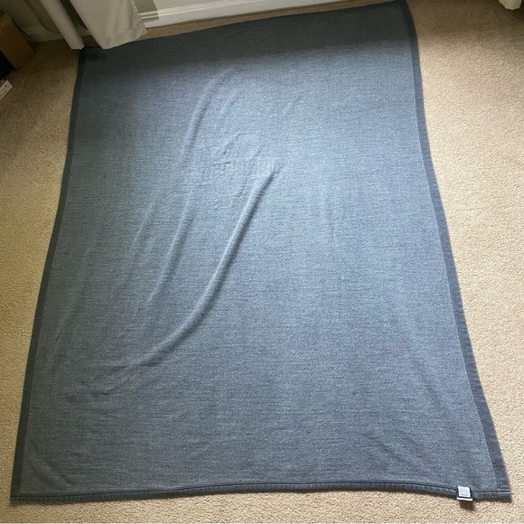 Vanderbilt Commodores Sweatshirt Blanket Throw MV Sport 72” x 58” Gray Charcoal - Picture 3 of 8